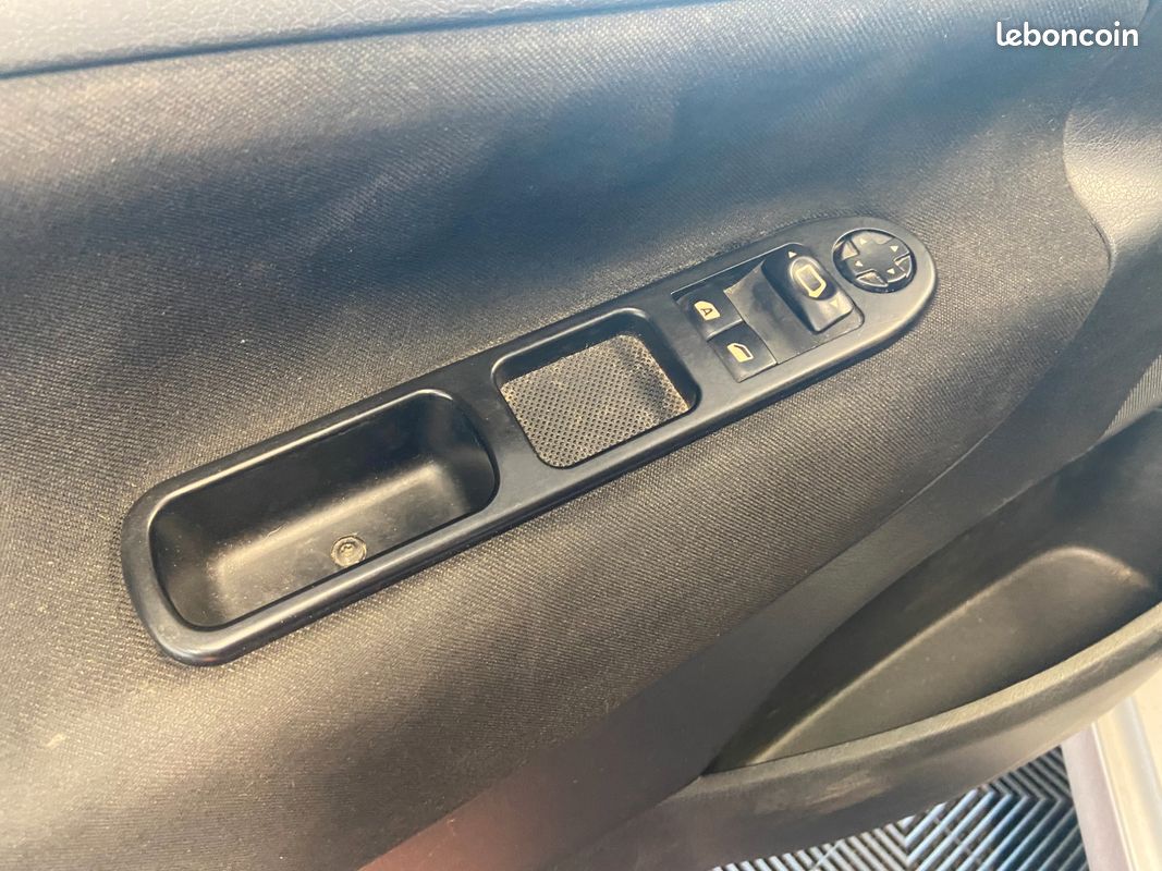 PEUGEOT 207 1.4 75 ACCESs (image 25)