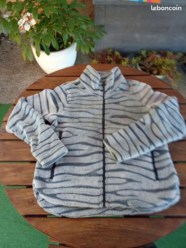 Lot polaires et pull, 10ans 140cm (image 2)