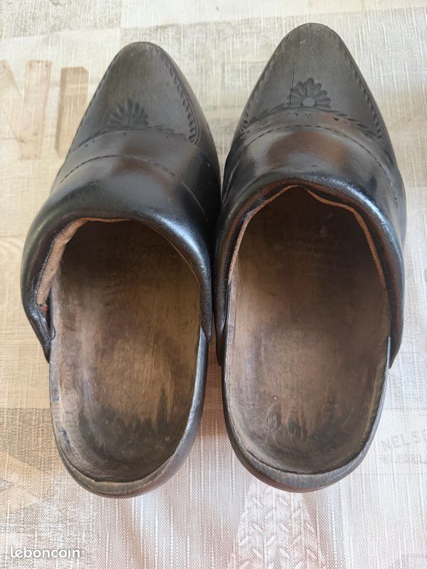 Paire de sabots anciens (image 2)