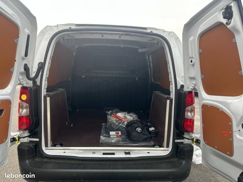 Toyota PROACE CITY Medium Electric 136ch 50 kWh Start Confort 3P MY25 (image 17)