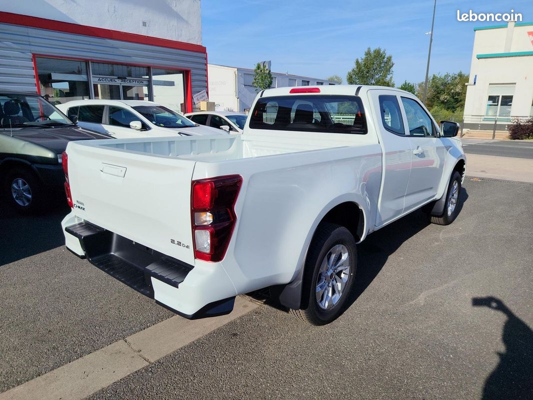 Isuzu D-MAX 2.2 DDI 164CH EVOLUTION SPACE M/T (image 3)