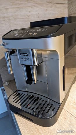 Cafetera exprés y capuchino DeLonghi. Nueva. d'occasion pour 72