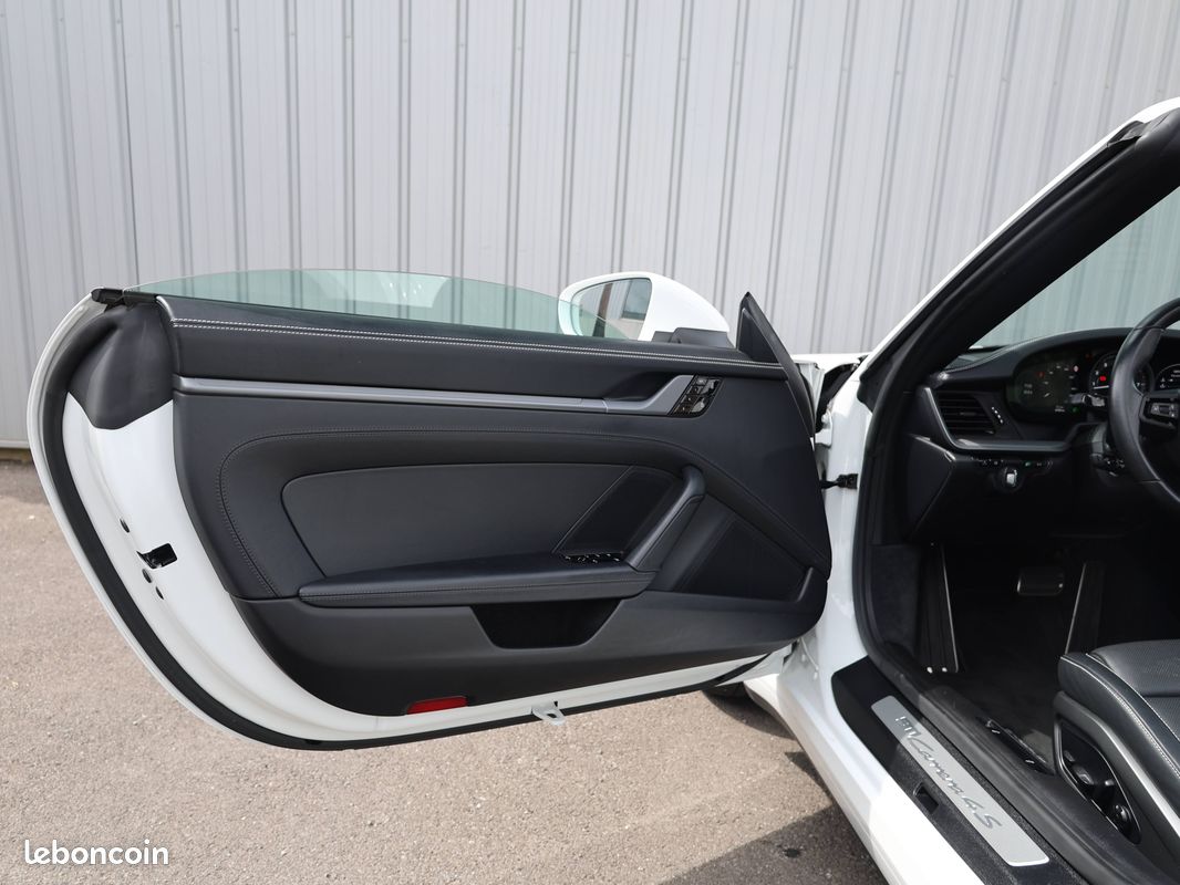 PORSCHE 911 Carrera 4S Cabriolet 3.0i 450 PDK (image 31)