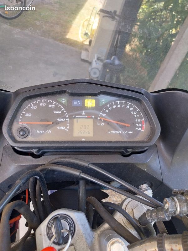 Varadero 125 - Motos