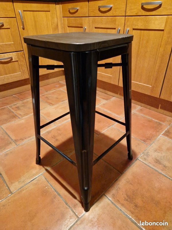 Tabourets industriels. Métal et bois. Hauteur 67cm (image 2)