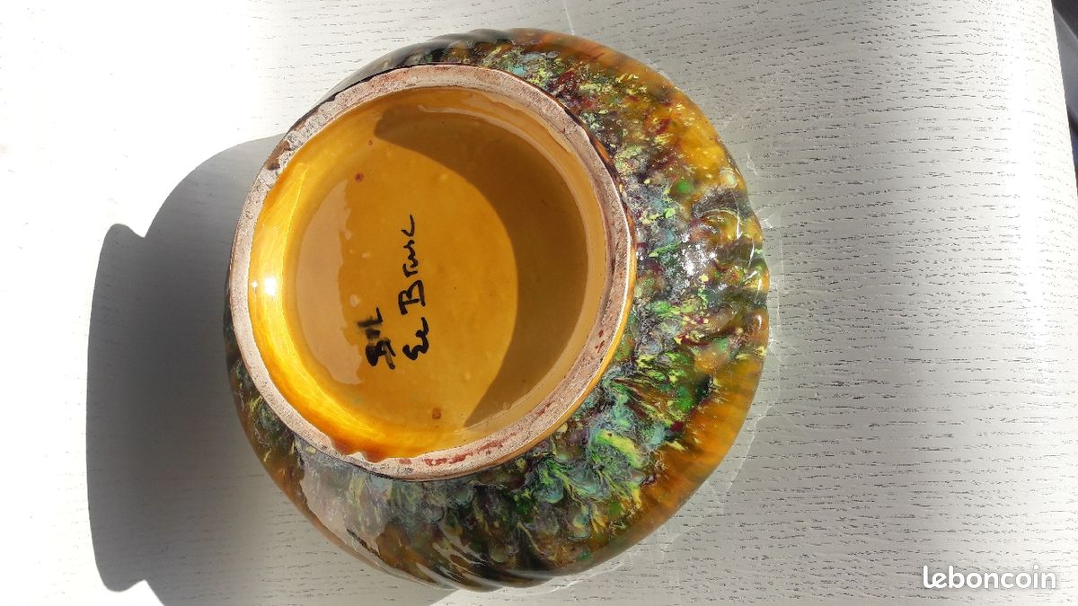 Beau plat avec couvercle /soupière en faïence signée Le Brusc (image 2)