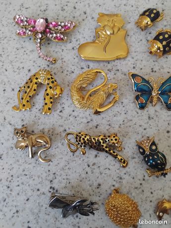 Lot De 57 Broches Vintage – Bijoux Fantaisie Tous Styles – Collection Mixte