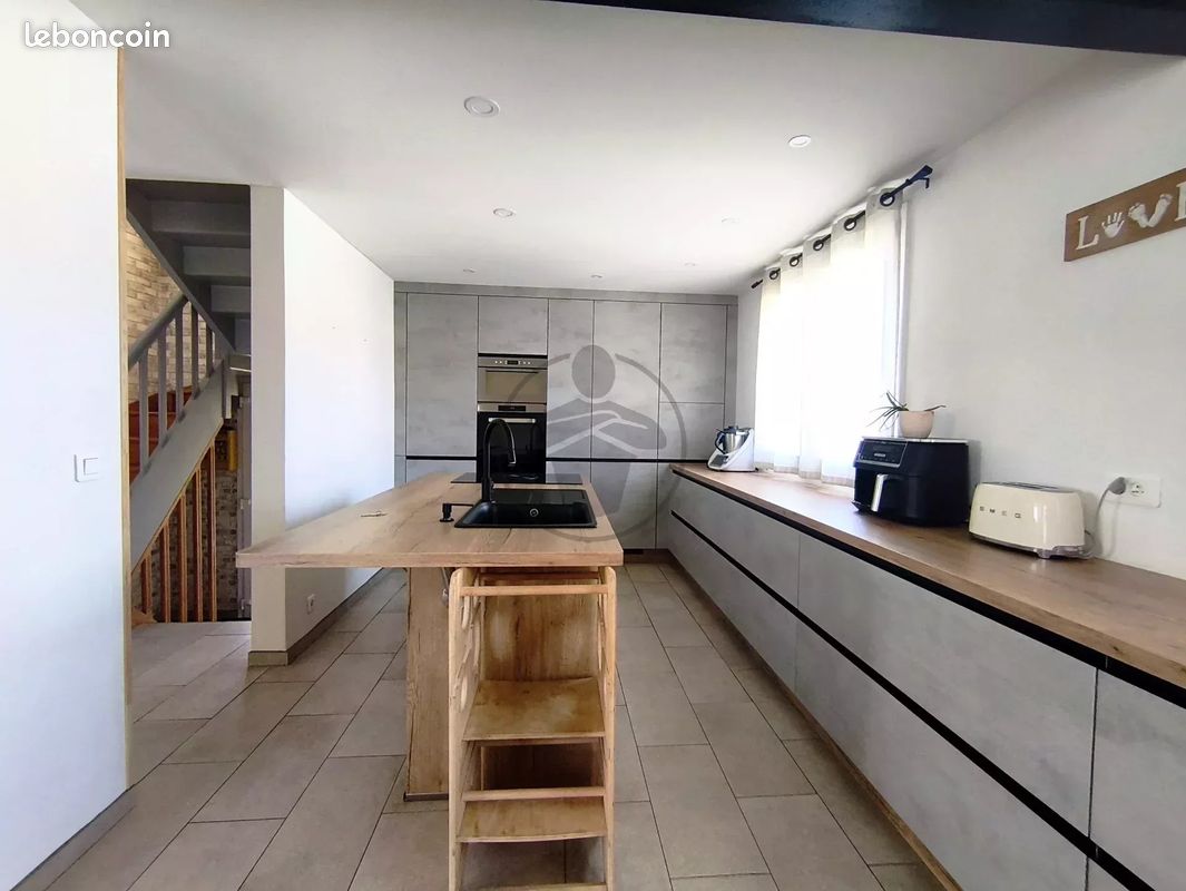 Maison 8 pièces 176 m² à Marchaux-Chaudefontaine