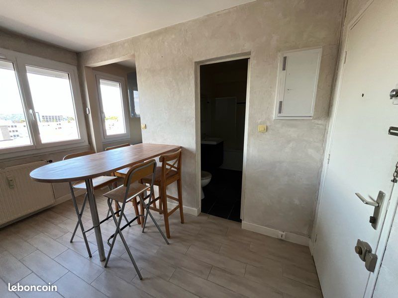Studio (image 3)