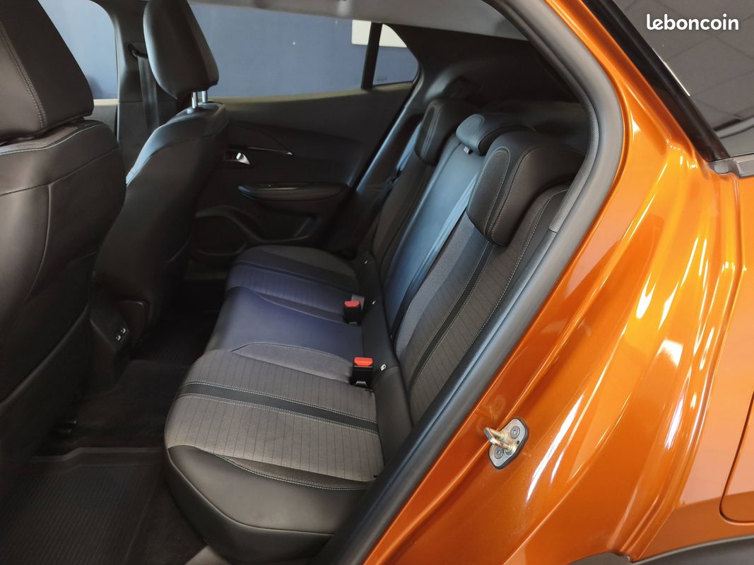 PEUGEOT 2008 BlueHDi 130 S&S EAT8 Allure (image 12)