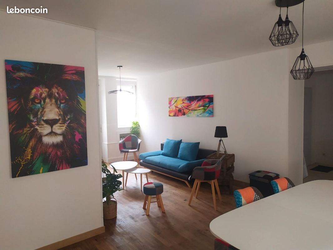 Maison 6 pièces 140 m² · à Civray · 140 m² · 82 000 €