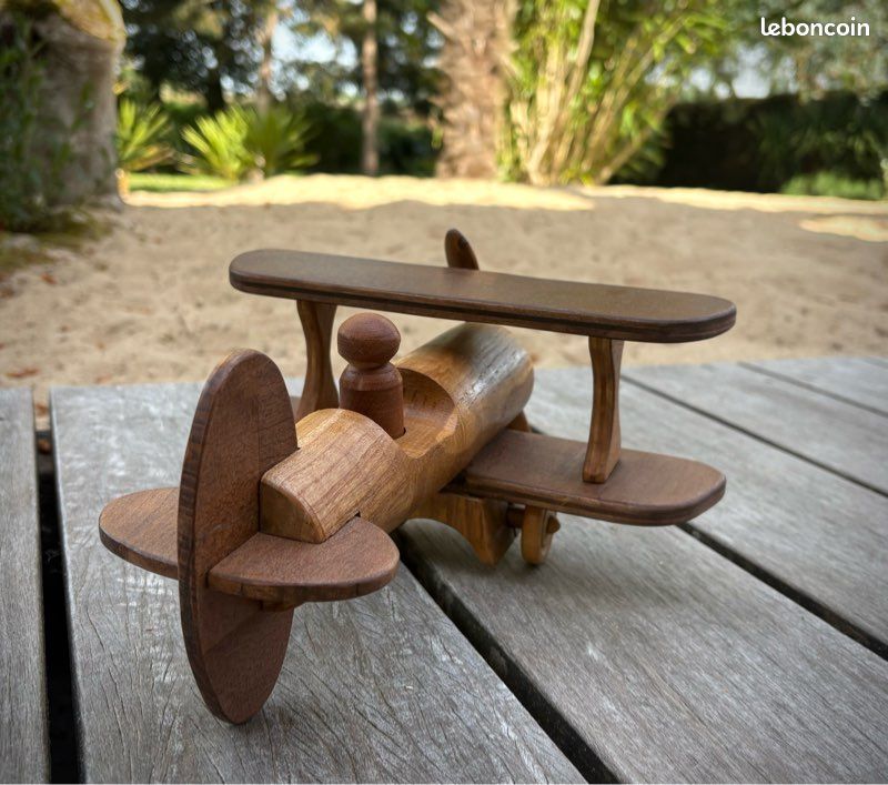 Avion décoratif artisanal en bois , Marqueterie fait main , Pièce unique Avion décoratif artisanal en bois , Marqueterie fait main , Pièce unique