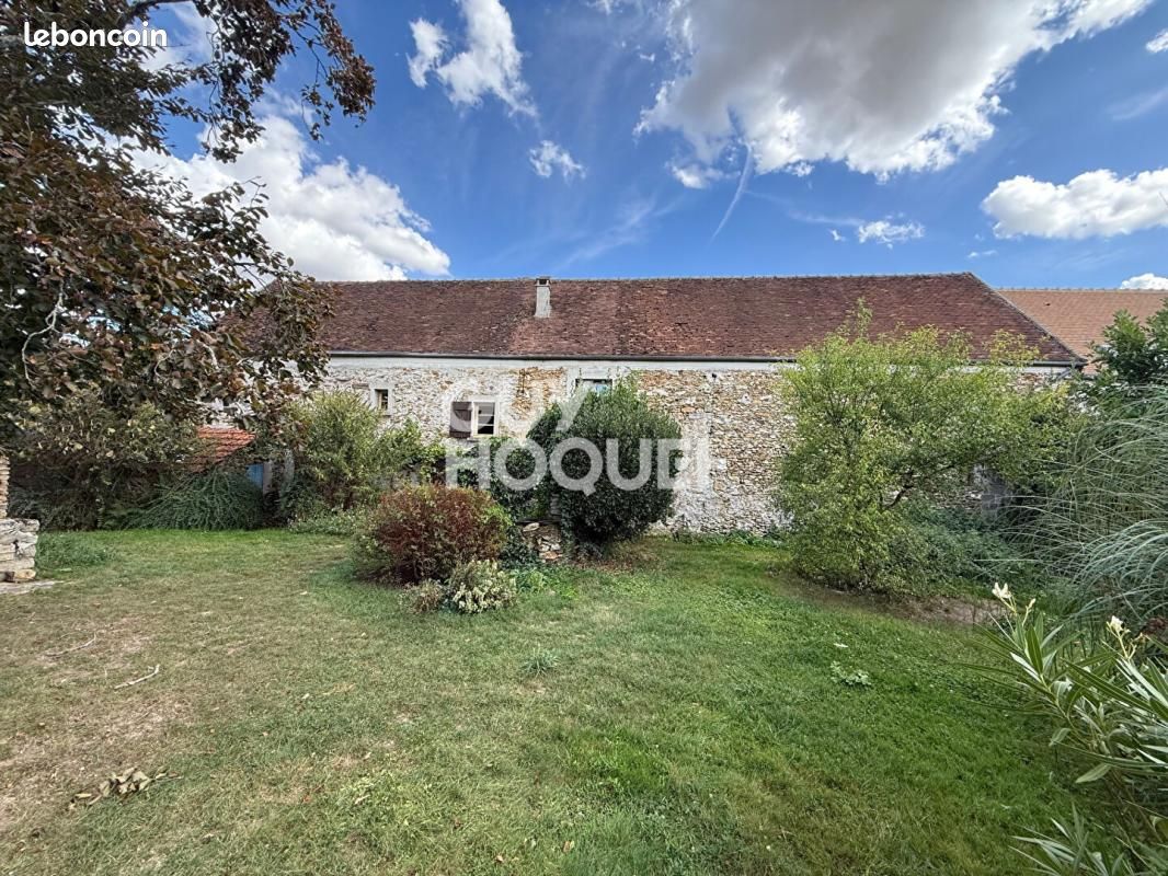 Maison 5 pièces 250 m² · à Solers · 250 m² · 280 000 €