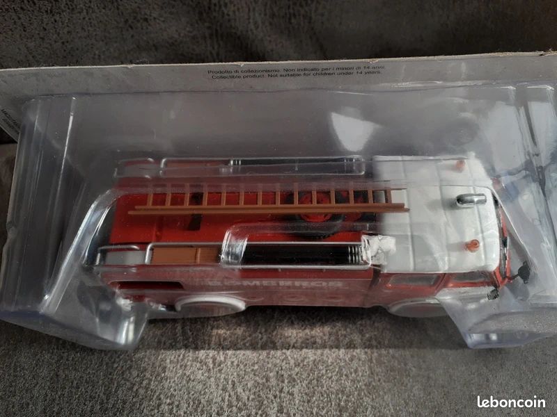 Camion de pompier bomberos pegaso 1001 1/43 (image 2)