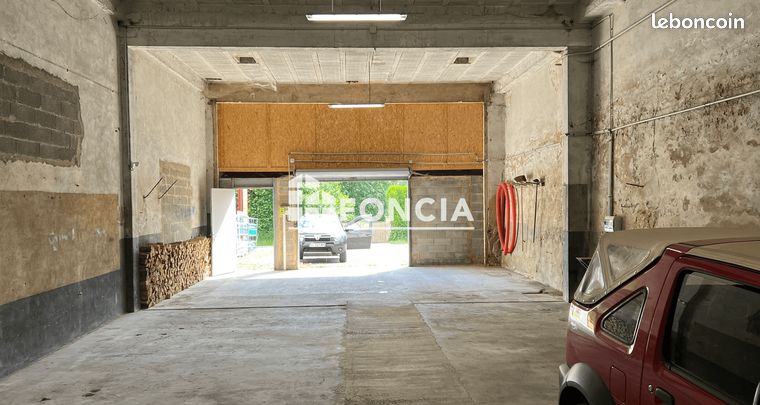 A VENDRE LOCAL ENTREPOT 157 M2 (Dordogne)