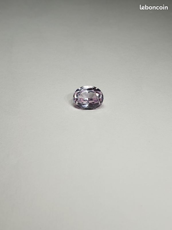 Saphir rose synthétique 4,40cts (image 1)