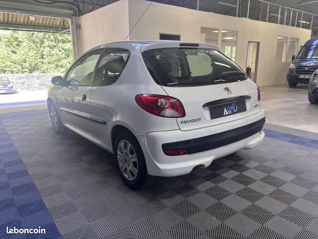 PEUGEOT 206 + 1.1i + 60cv Urban (idéal jeune permis) (image 5)