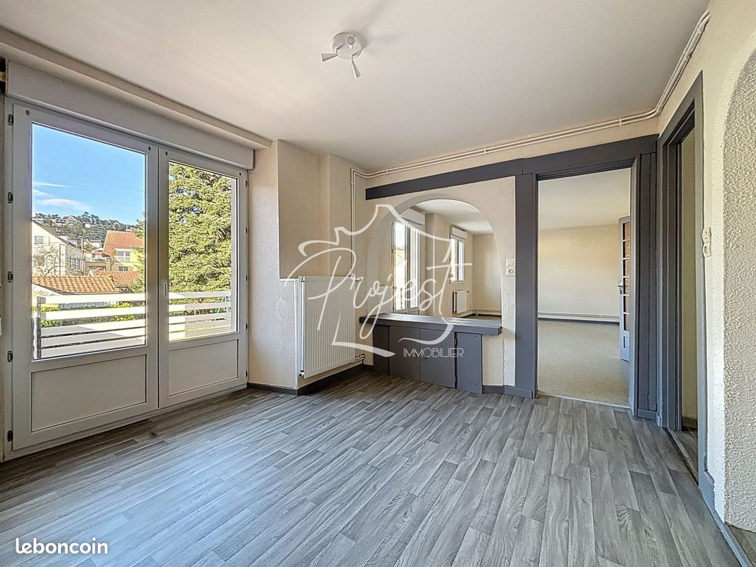 Maison 5 pièces 177 m² · à Sainte-Suzanne · 177 m² · 147 000 €