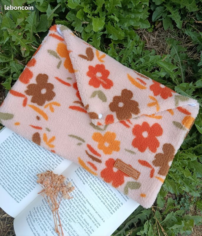 Pochette à livre ou à tablette en sherpa fleuri.fait main (image 2)