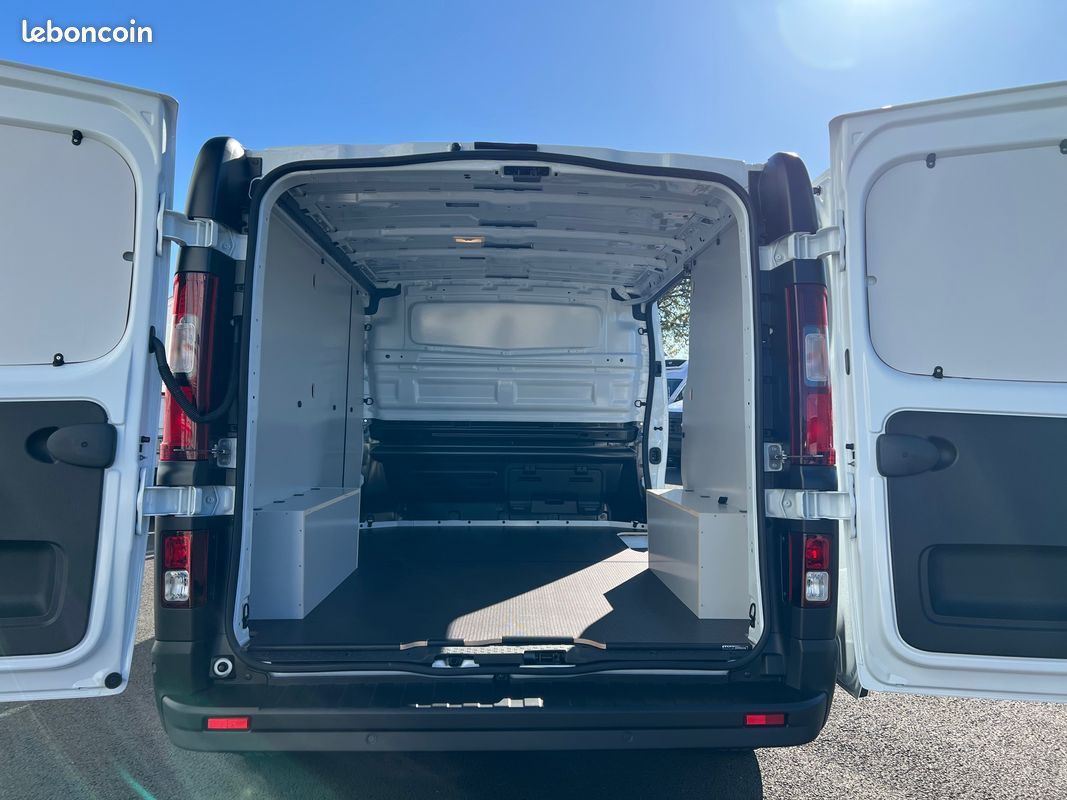 25450 ht Nissan Primastar L1H1 130 cv + Kit Bois + Carplay (image 2)