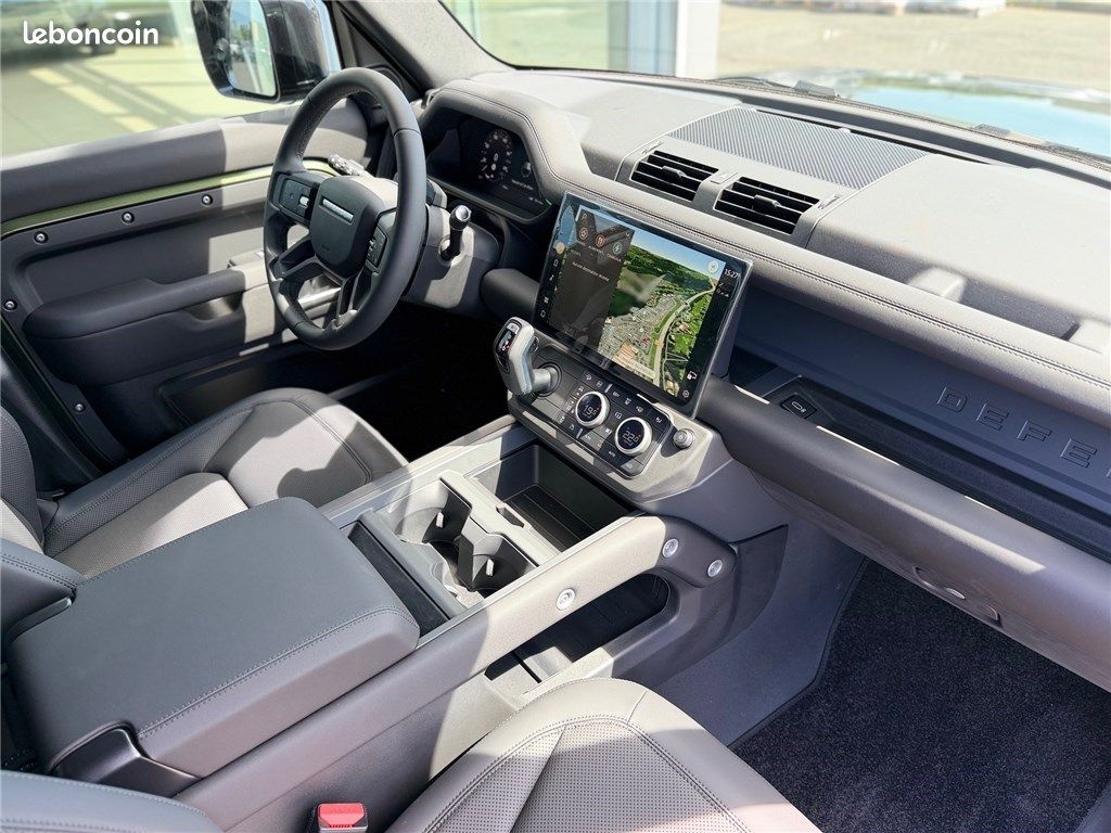 Land Rover Defender PHEV 110 X-Dynamic SE (image 12)