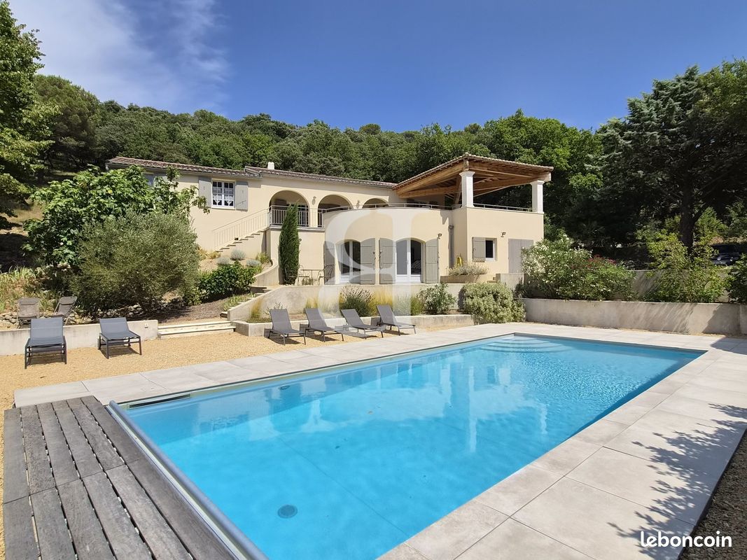 Maison 7 pièces 140 m² · à Rochegude · 140 m² · 599 000 €