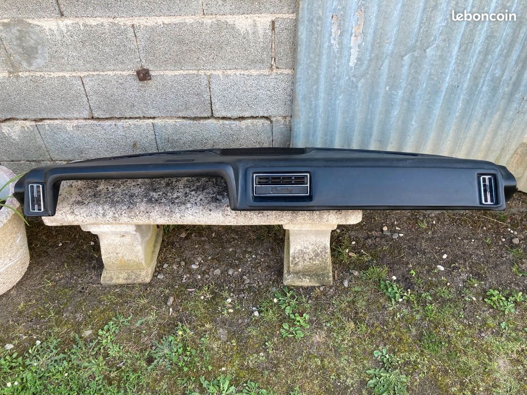 Dessus tableau de bord 1968 Cadillac Deville (image 1)