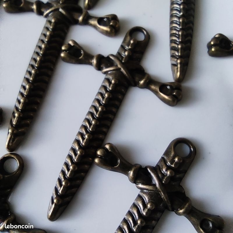 Lot de 10 grands pendentifs croix forme épée (image 2)