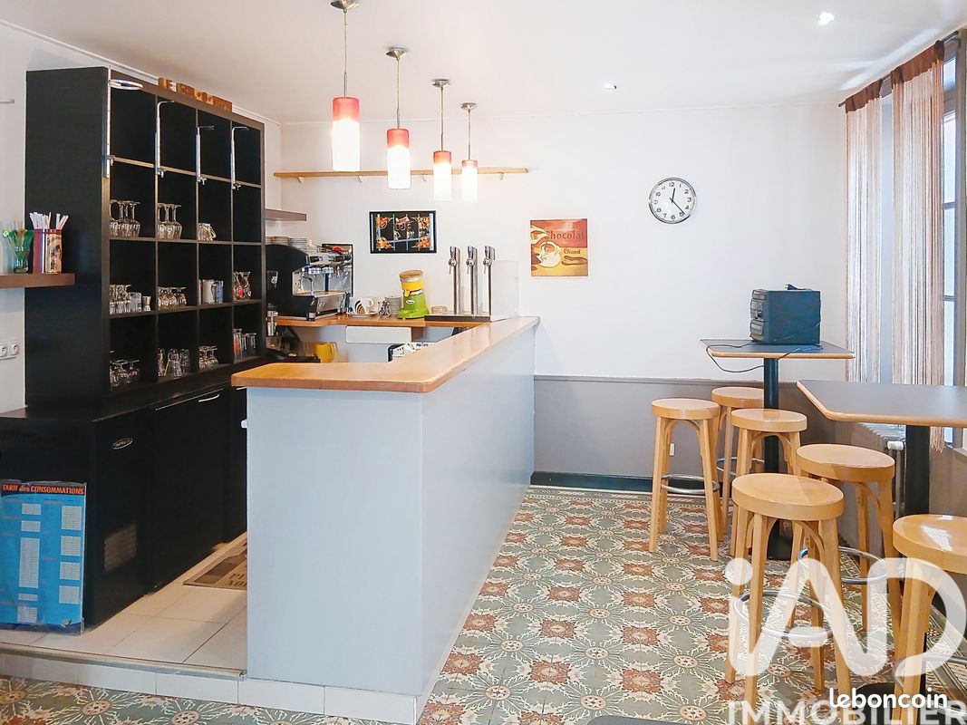 Immeuble 10 pièces 389 m² · à Gibles · 389 m² · 145 000 €
