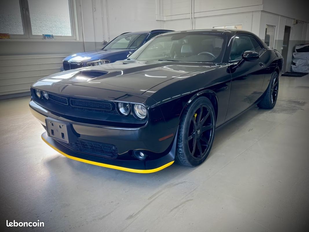 Dodge CHALLENGER R/T 5.7 V8 HEMI 381 ch – Toit ouvrant – CarPlay – Cuir intégral (image 1)