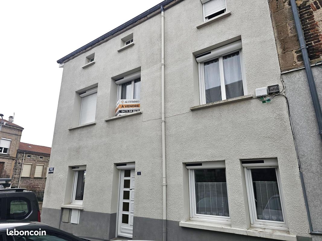 Maison 6 pièces 103 m² · à Saint-Just-Malmont · 103 m² · 160 000 €
