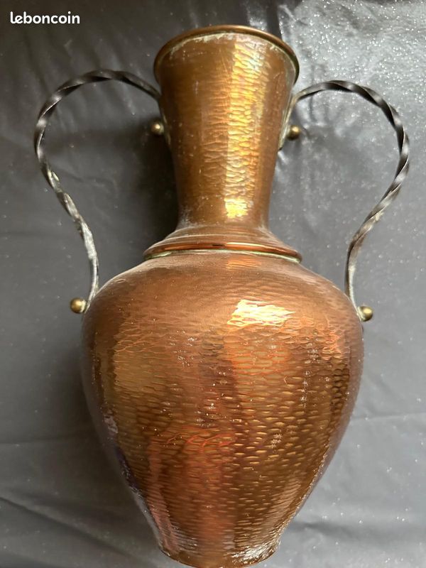 Vase amphore cuivre martelé vintage anses torsadées (image 2)