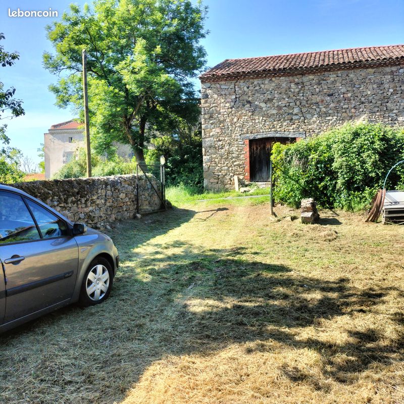 Terrain constructible de 700m2 · à Blesle · 35 000 €