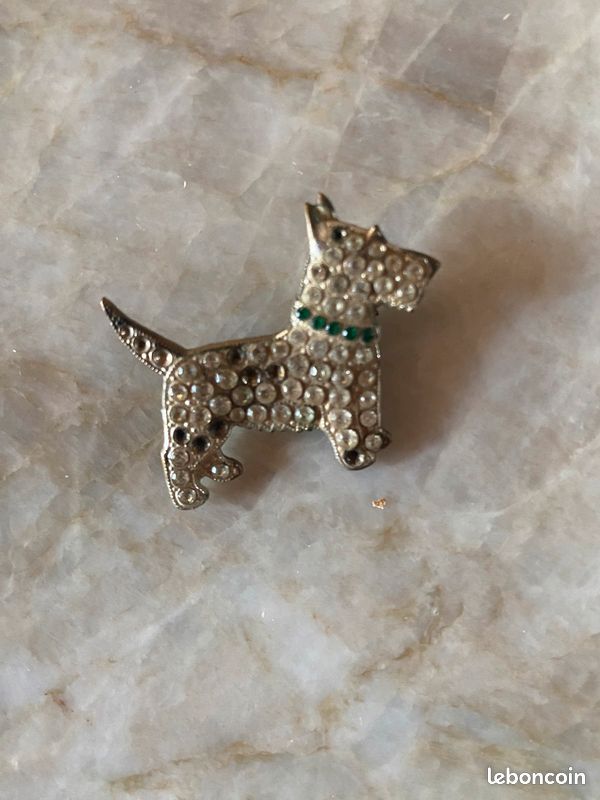 Broche ancienne agatha chien (image 1)