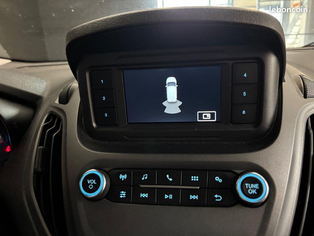 FORD TRANSIT COURIER FOURGON 1.0 AMBIENTE 100 TVA RECUPERABLE Clim Kit main libre (image 23)