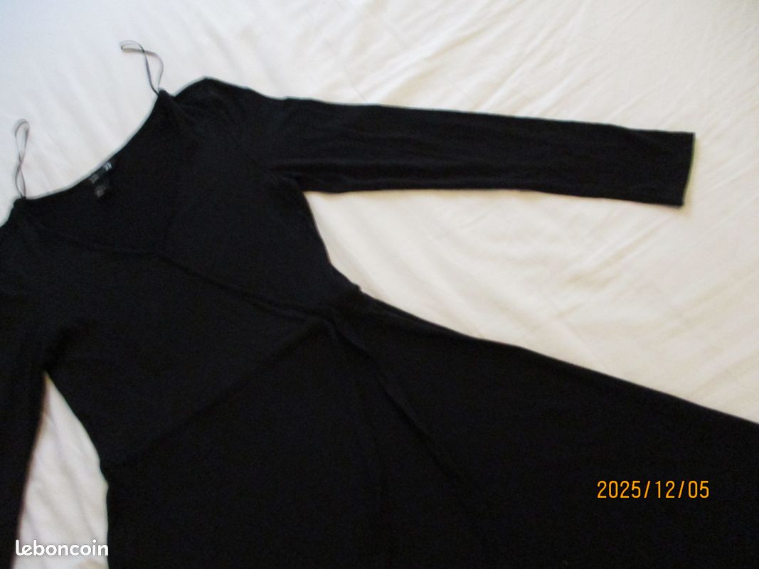 Robe noire fluide forme cache coeur H&M (image 8)