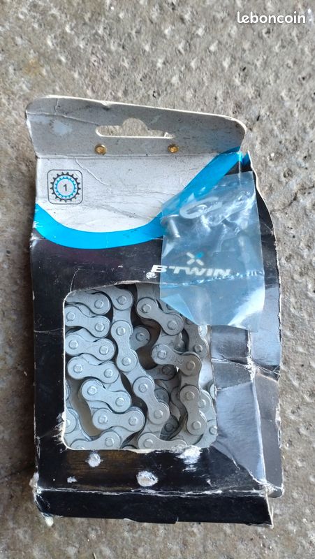 Chaine vélo vtt 6/7 vitesses 114 maillons largeur 3/32 pas 1/2 KMC neuve