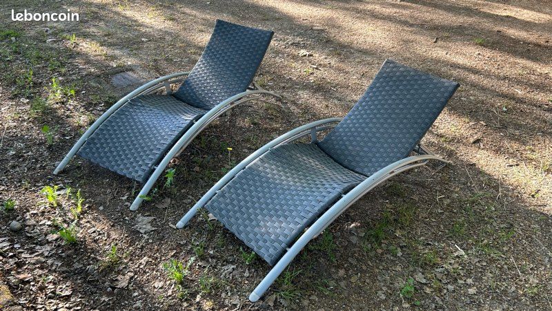 Chaises longues grises (image 1)