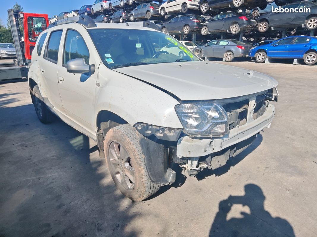 Dacia duster accidenté (image 2)