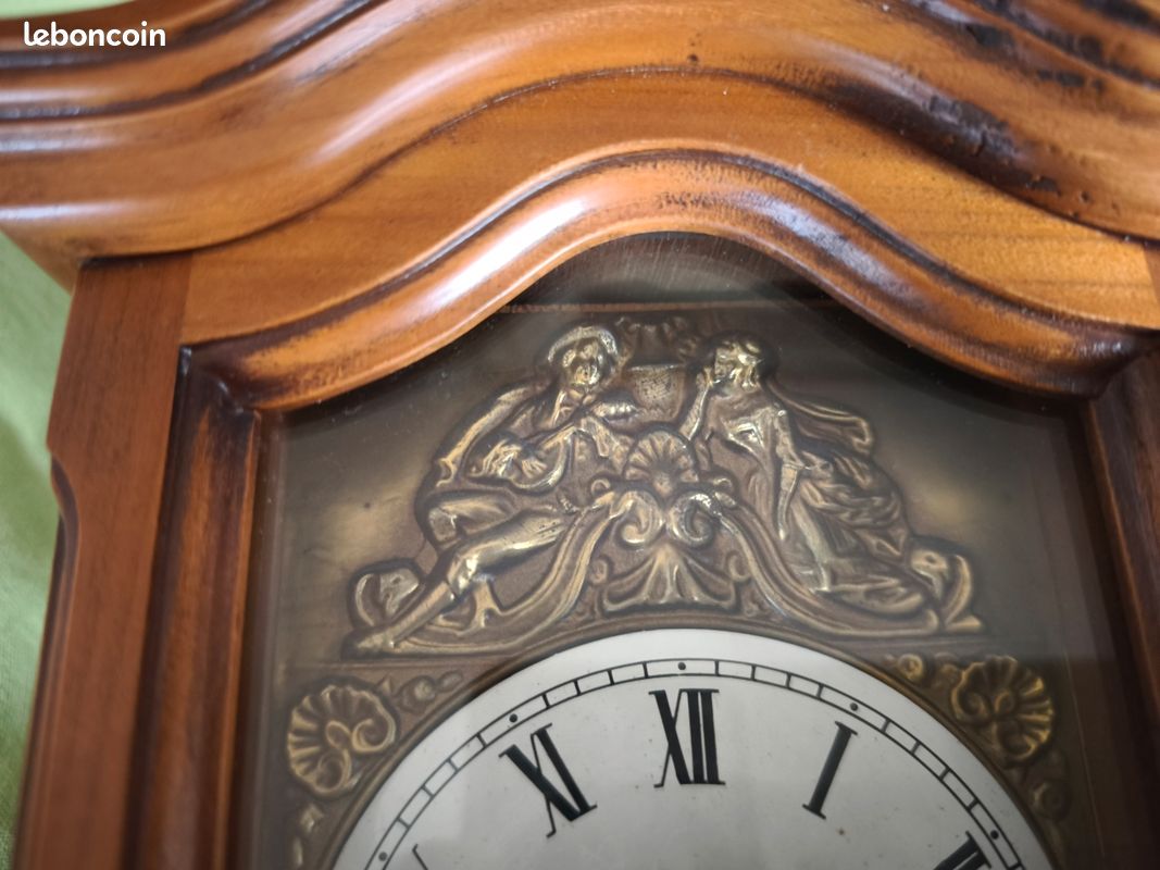 Horloge Murale Décorative En Bois Avec Balancier - Fonctionne Sur Piles - Occasion