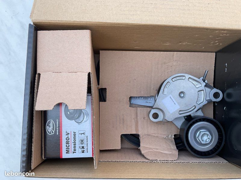 Kit Cinghie Micro-V GATES K016PK1715 Per Veicoli, Compatibilità Ampia