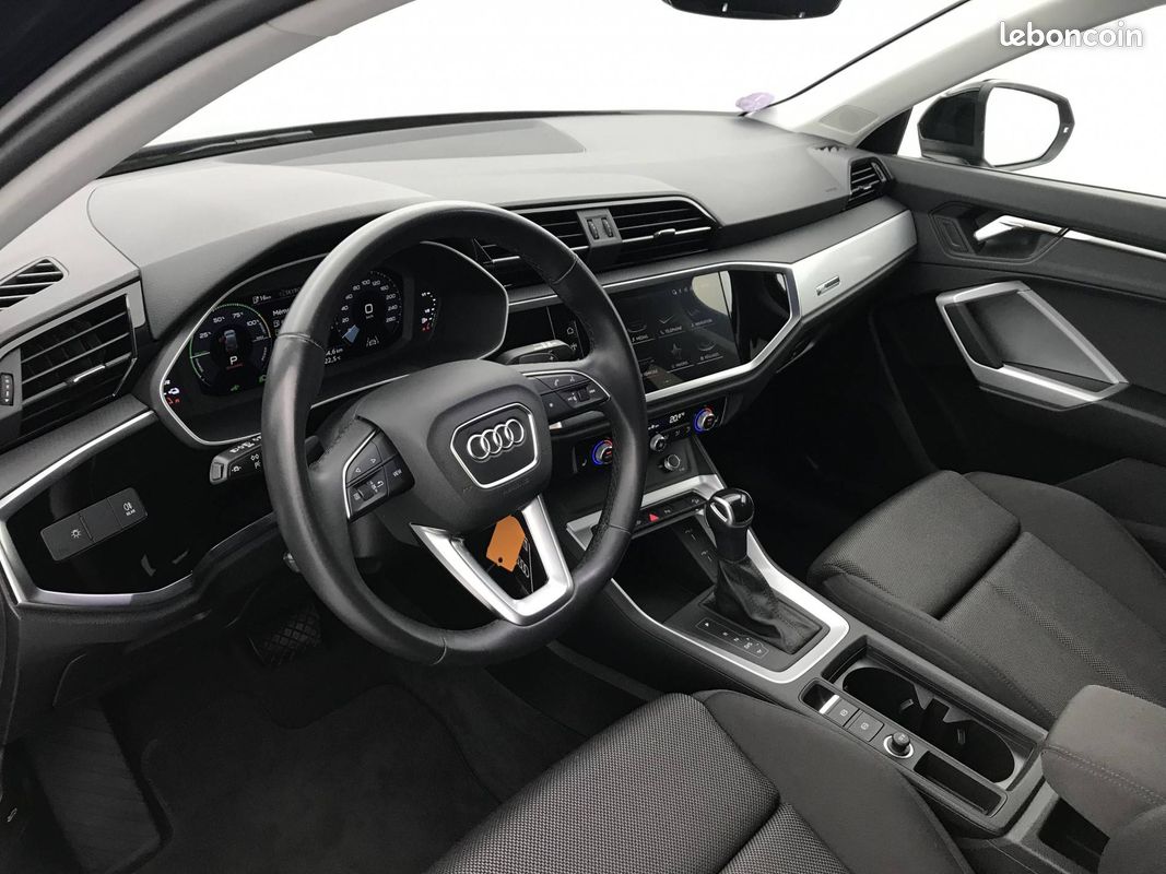 AUDI Q3 45 TFSIe 245 ch S tronic 6 Design (image 25)