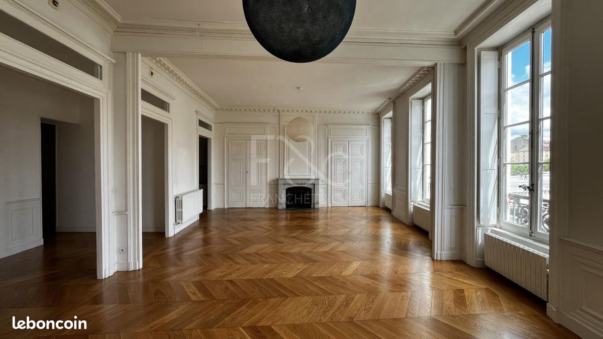 Appartement 4 pièces 159 m² · à Lyon · 159 m² · 2 100 €/mois