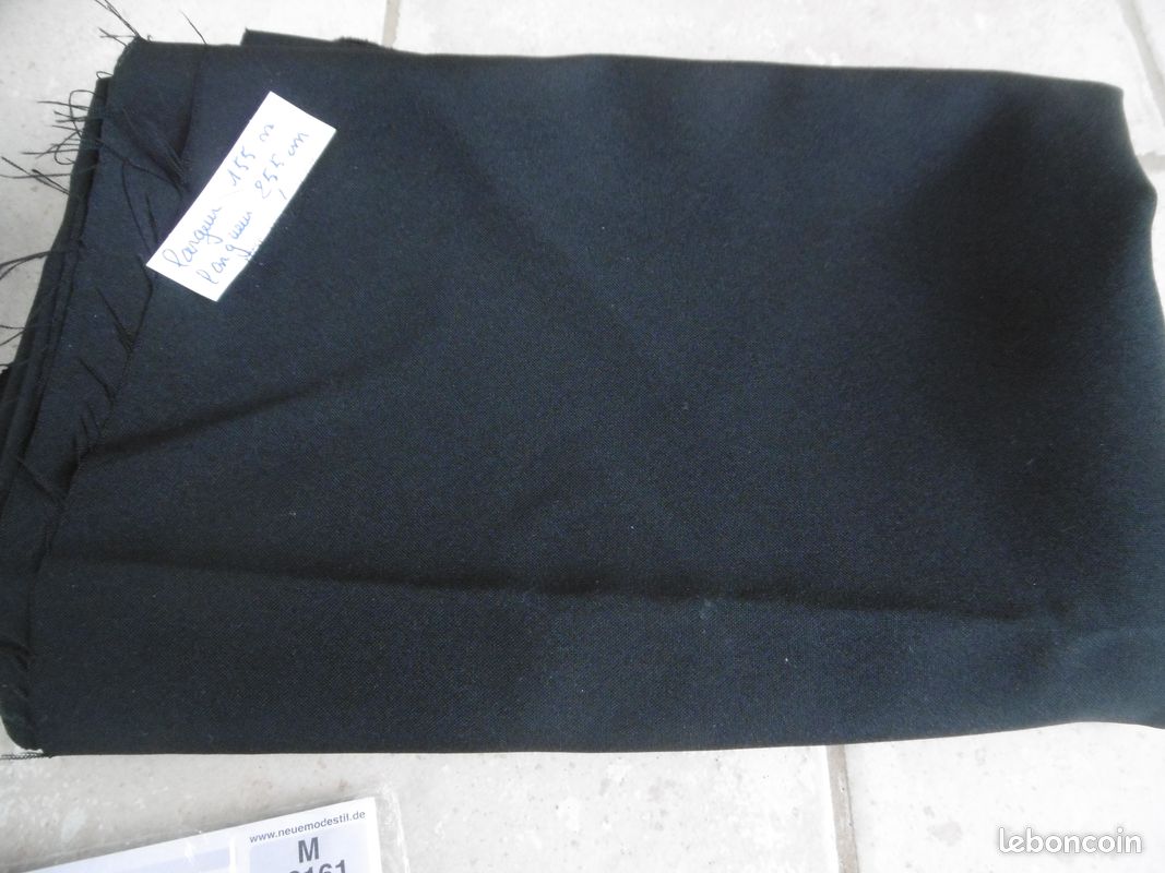 Coupon tissu noir(2)+ 1 coupon couleur kaki neuf +1 patron de jupe (image 2)