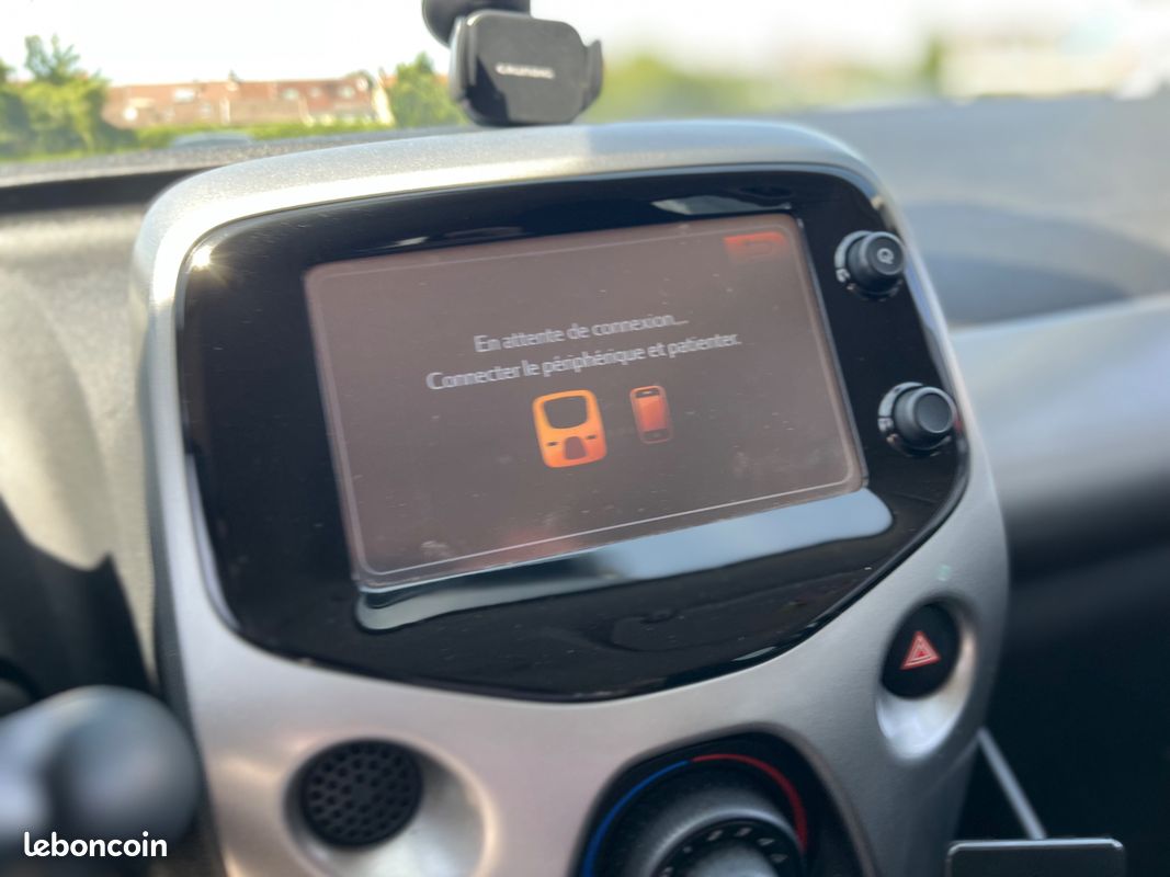 TOYOTA AYGO 1.0 VVTI 70 *RIEN A PREVOIR - MOTEUR A CHAINE - CAMERA DE RECUL - CLIMATISATIOn (image 18)