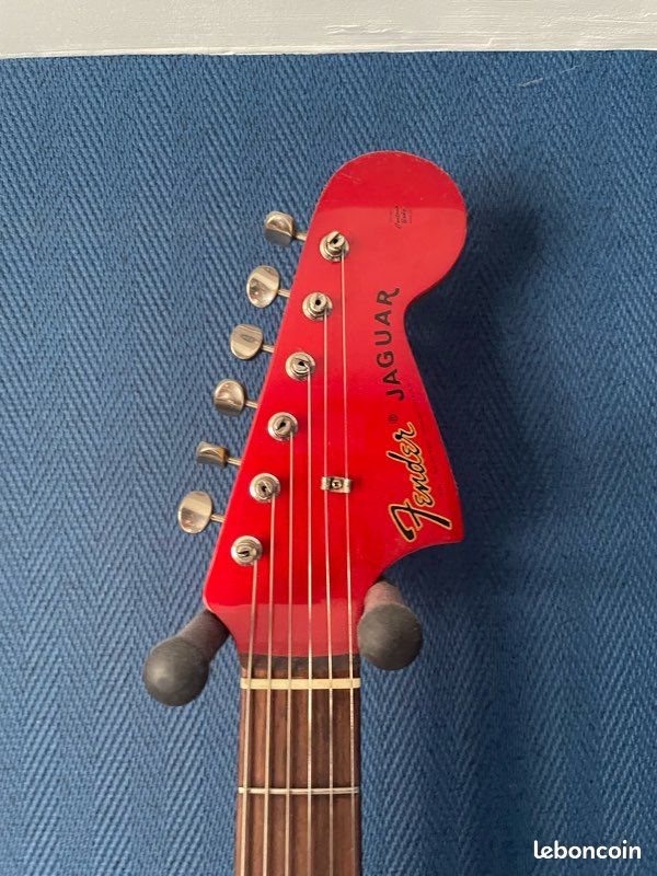 Fender Jaguar (image 2)
