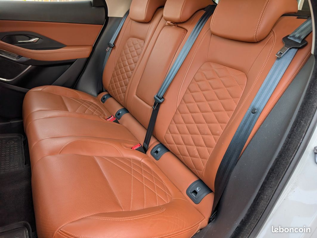 JAGUAR E-PACE 2.0 200CV HSE AWD - ENTRETIEN JAGUAR EXCLUSIF - CAMERA - ATTELAGE - ZERO DEFAUT - GARANTIe (image 11)