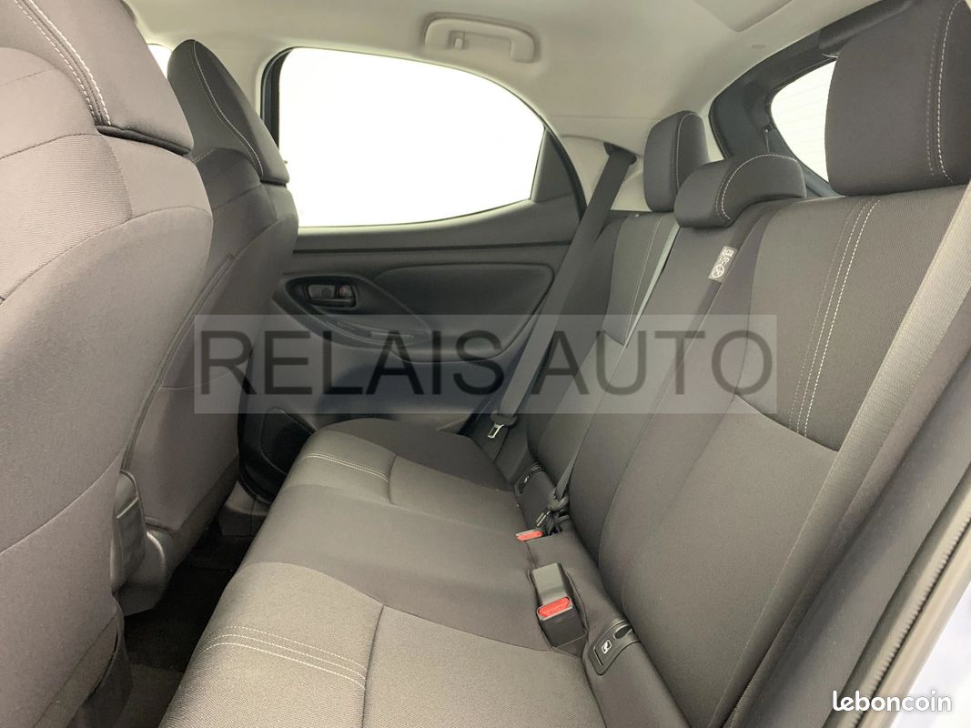 NEUF -14% TOYOTA YARIS HYBRIDE 116h DESIGN + PACK CONFORT (image 4)