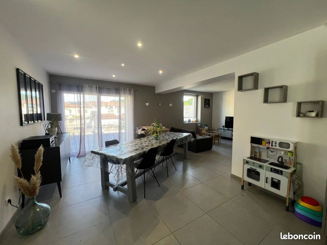 Maison 6 pièces 121 m² · à Chatte · 121 m² · 318 000 €