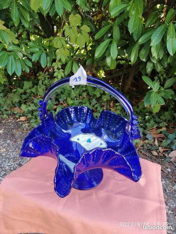 Corbeille en verre bleu (image 1)